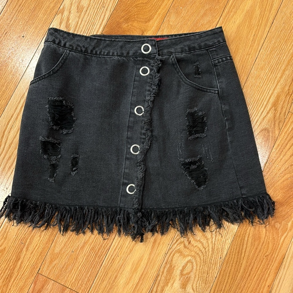 Signature 8 distressed Mini skirt
